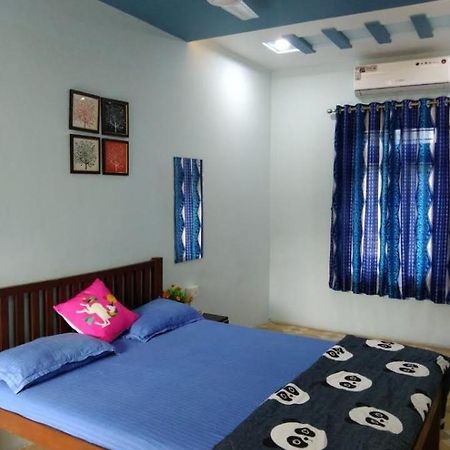 Anandi Villa Homestay Adhi エクステリア 写真