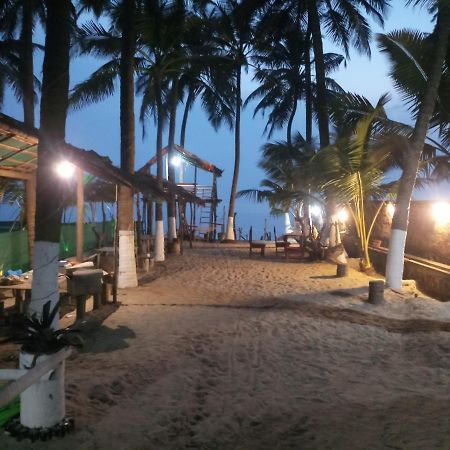 Anandi Villa Homestay Adhi エクステリア 写真