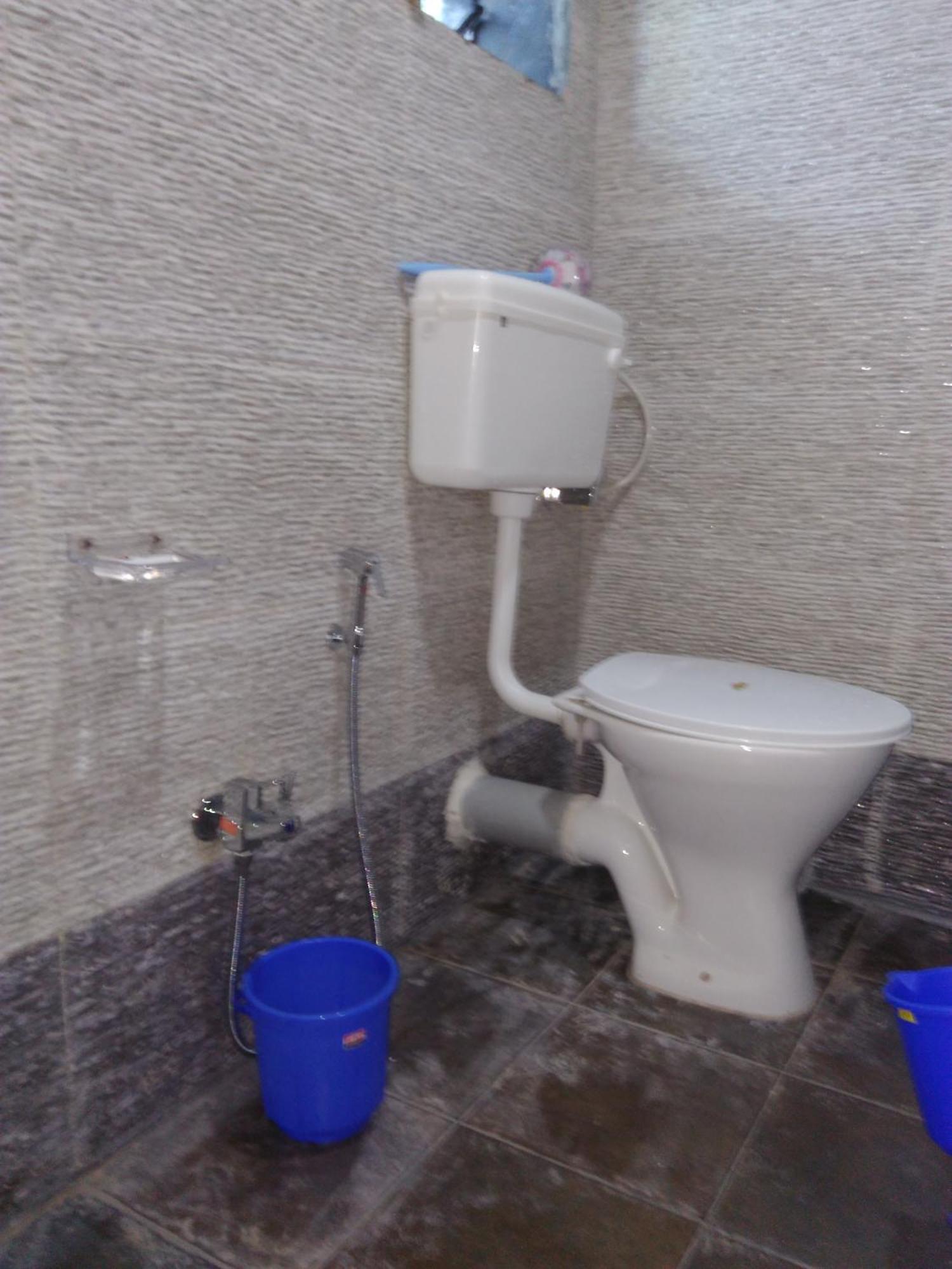 Anandi Villa Homestay Adhi エクステリア 写真