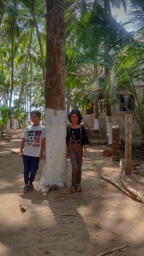 Anandi Villa Homestay Adhi エクステリア 写真