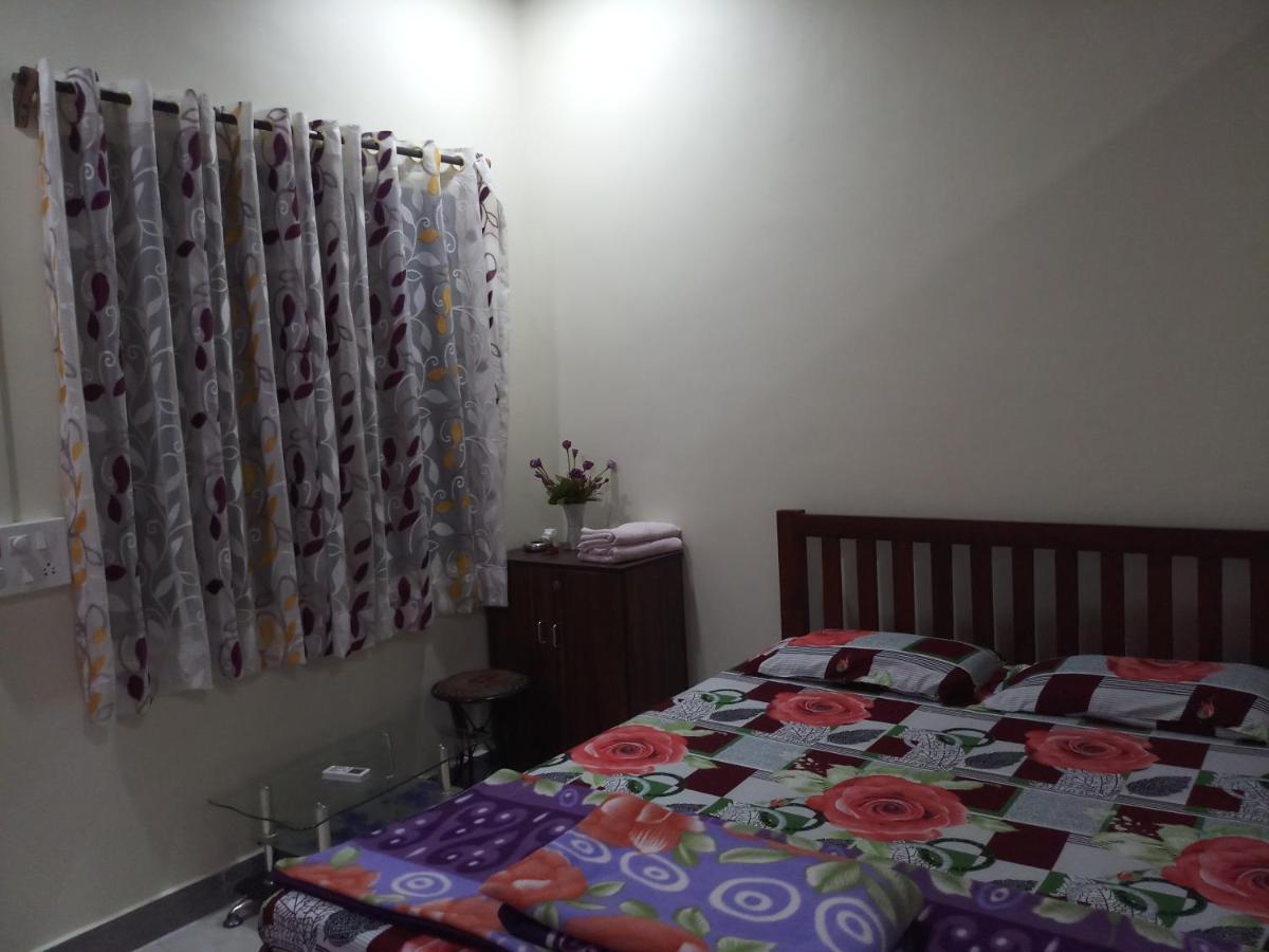 Anandi Villa Homestay Adhi エクステリア 写真