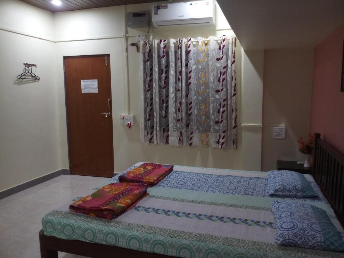 Anandi Villa Homestay Adhi エクステリア 写真