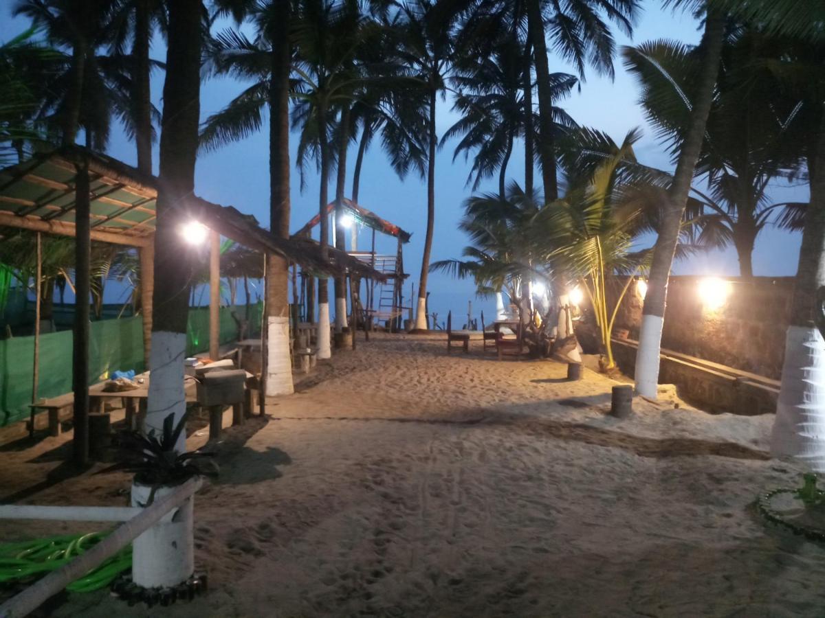 Anandi Villa Homestay Adhi エクステリア 写真